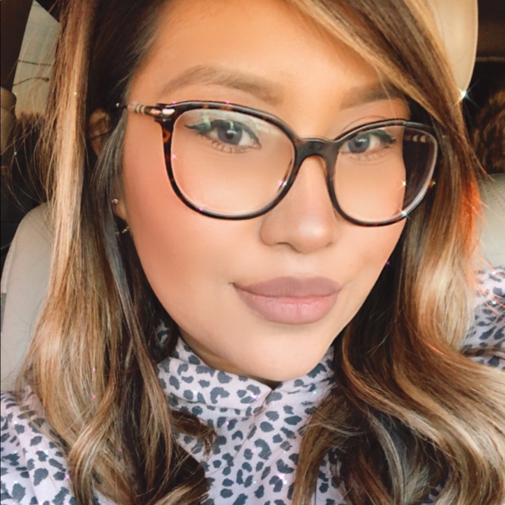 Meet your Posher, Anahi